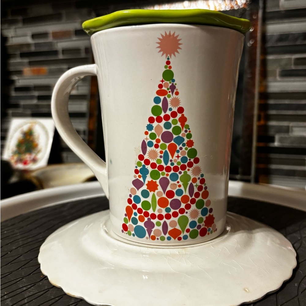 Festive Christmas Tree Mug with Green Lid